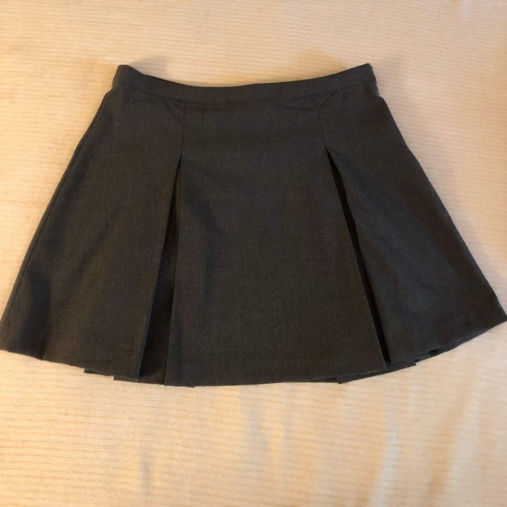 Gray pleated mini skirt